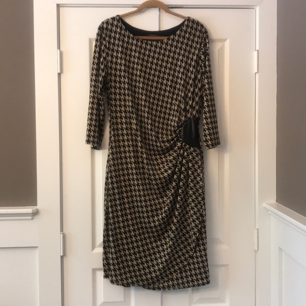 😍 Stunning Dress with Chevron Pattern